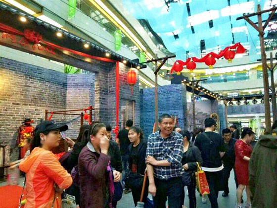 南京玉桥“我们不一样”怀旧主题美陈展