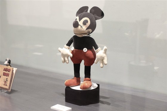 铜锣湾Mickey米奇90周年美陈展