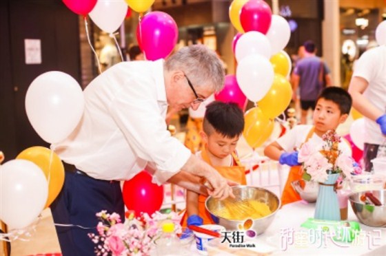 龙湖重庆时代天街“甜蜜时代环游记暨冰淇淋文化艺术节”场景美陈展
