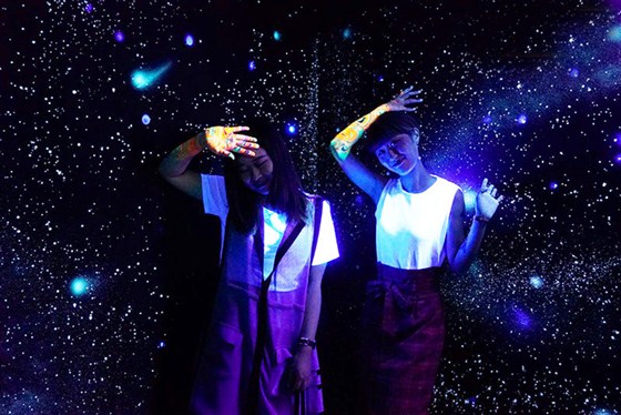 香港the pulse商场“秘密星球”幻灯场景美陈展