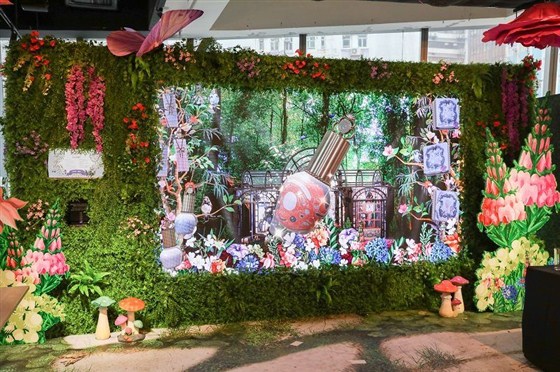 香港铜锣湾 V Point「莎莎四十周年美丽世界」主题美陈展