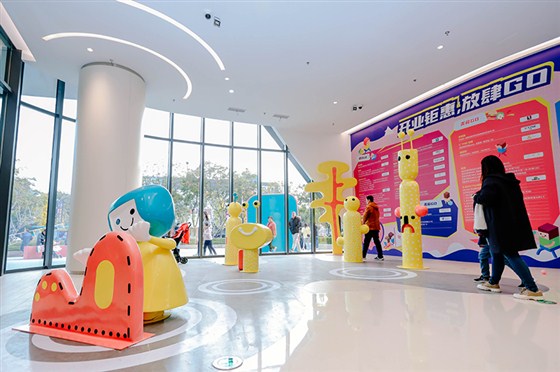 无锡万科「方糖FUNTOWN」开业街区美陈包装