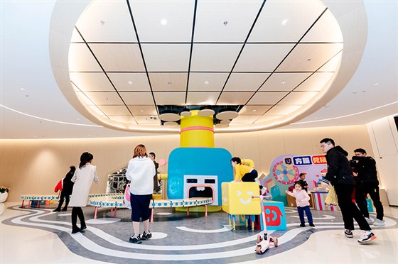 无锡万科「方糖FUNTOWN」开业街区美陈包装