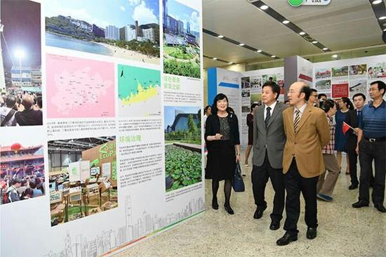 “香港回归祖国20周年”成就展昨日在南京图书馆揭幕