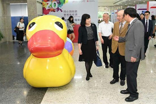 “香港回归祖国20周年”成就展昨日在南京图书馆揭幕