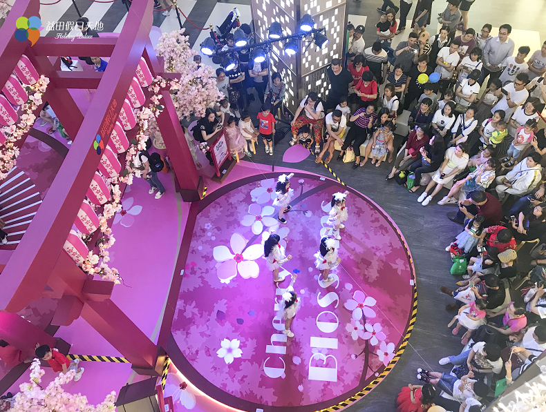 深圳西部宝安益田“天地芳华 樱你而来”樱花主题美陈