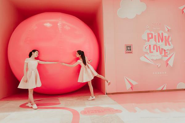 武汉光谷K11购物中心“PINK LOVE粉色拯救世界”主题场景美陈展