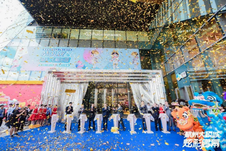 杭州大悦城MOLLY奇幻飞艇乐园开业美陈