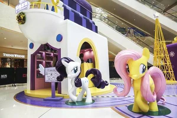 杭州银泰城“小马宝莉彩虹魔法季”主题场景美陈展