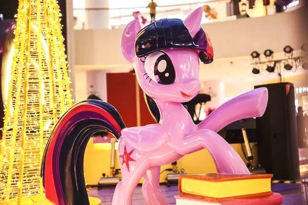 杭州银泰城“小马宝莉彩虹魔法季”主题场景美陈展