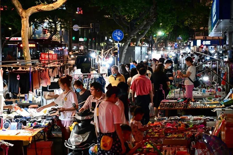 “全民摆摊”终成现实，城市“夜经济”满血复活！
