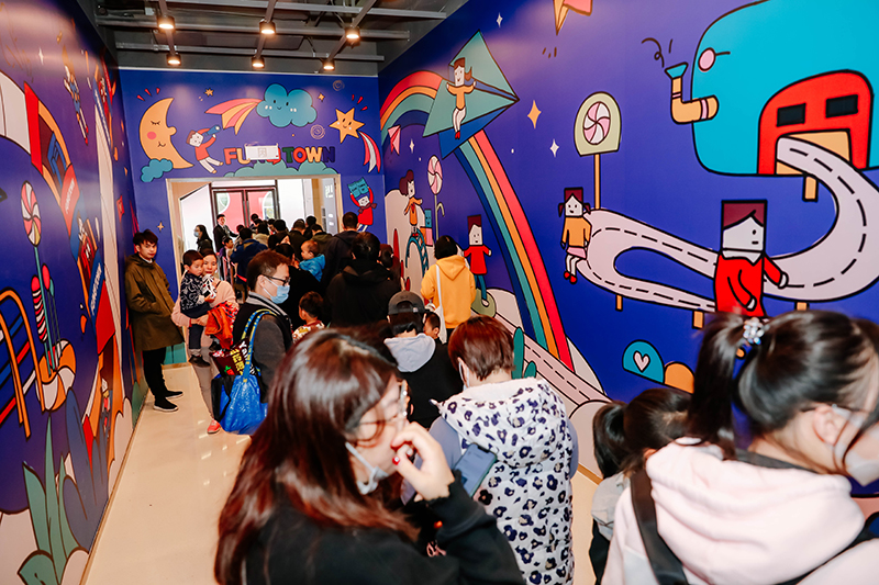 无锡万科「方糖FUNTOWN」开业街区美陈包装